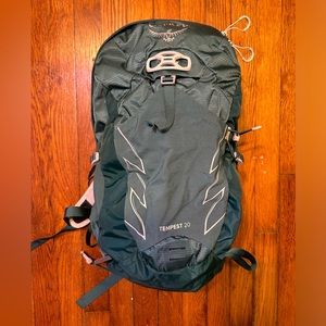 Osprey tempest 20 in green LIKE NEW